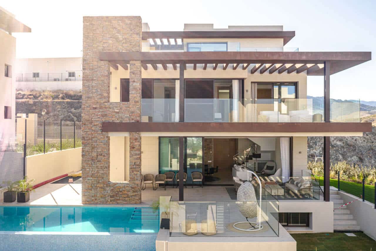 Villa in Benahavis with 4 bedrooms and 4 bathrooms 194m2